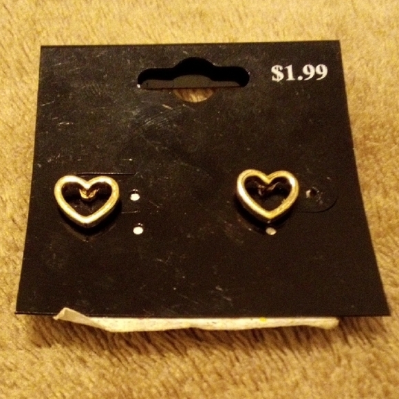 None Jewelry - Chic Gold Heart Earrings